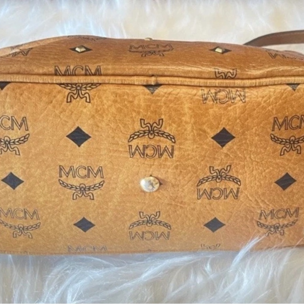 MCM LIMITED EDITION STUDDED TWO WAY CROSSBODY/ SHOULDER Bag Cognac Medium EUC - Picture 10 of 17